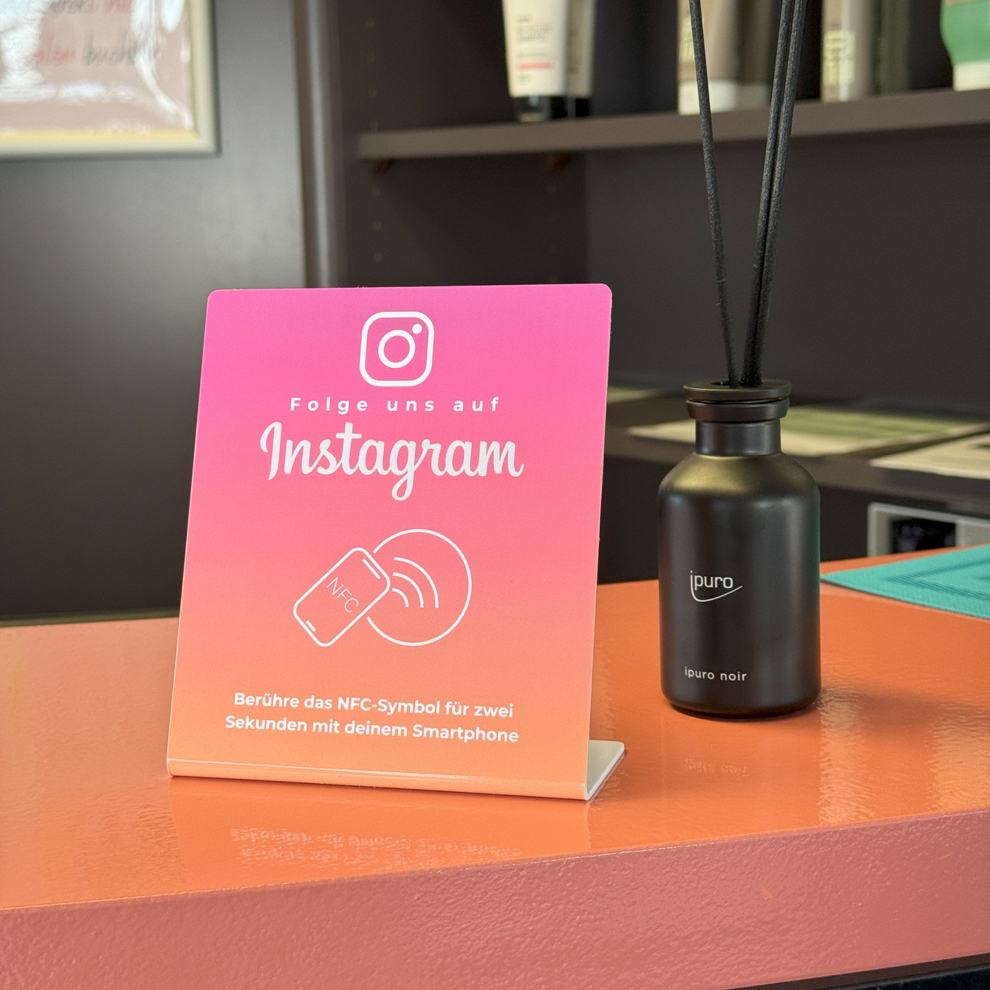 "Folge uns auf Instagram" NFC Aufsteller